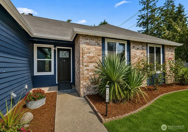 Photo 2 of Single family home for sale at 11510 Se 215th St, Kent, WA 98031 | MLS# NWM2574121 | Listing updated on 2026-09-27