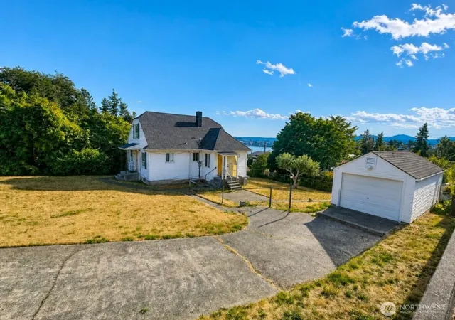 Photo 3 of Sale Pending at 1133 Hayward Ave, Bremerton, WA 98310 | MLS# NWM2574134 | Listing updated on 2026-09-03