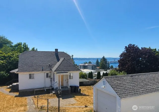 Photo 3 of Sale Pending at 1133 Hayward Ave, Bremerton, WA 98310 | MLS# NWM2574134 | Listing updated on 2026-09-03