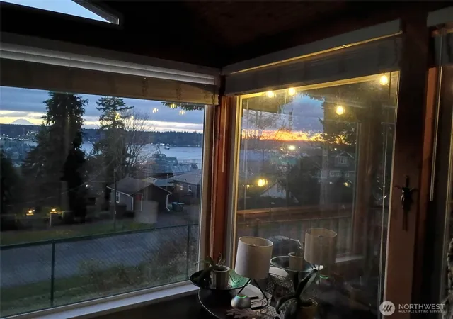 Photo 1 of Sale Pending at 735 S Summit Ave, Bremerton, WA 98312 | MLS# NWM2574135 | Listing updated on 2026-10-01