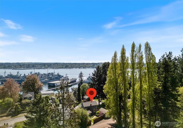 Photo 3 of Sale Pending at 735 S Summit Ave, Bremerton, WA 98312 | MLS# NWM2574135 | Listing updated on 2026-10-01