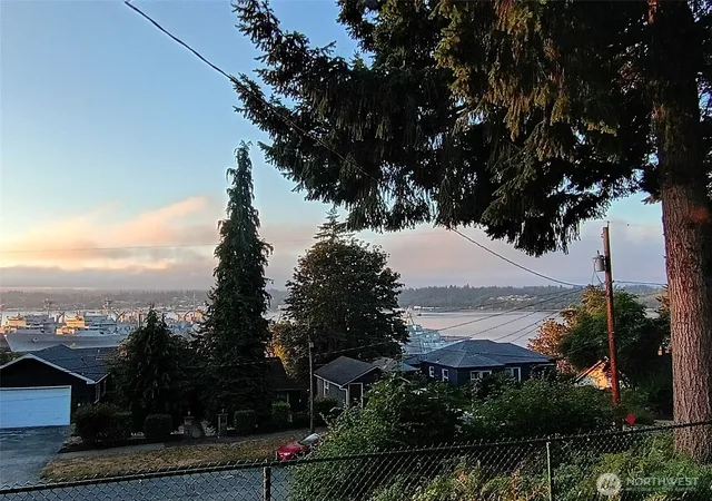 Photo 3 of Sale Pending at 735 S Summit Ave, Bremerton, WA 98312 | MLS# NWM2574135 | Listing updated on 2026-10-01