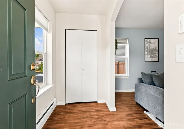 Photo 4 of Sale Pending at 896 G St Se, Tumwater, WA 98512 | MLS# NWM2574140 | Listing updated on 2026-09-25