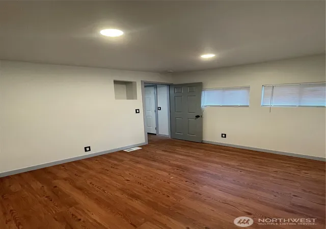 Photo 3 of Manufactured home for sale at 4000 76Th St Ne #33, Marysville, WA 98270 | MLS# NWM2574142 | Listing updated on 2026-09-25