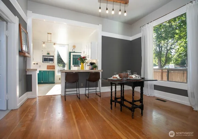 Photo 3 of Sale Pending at 1402 Humboldt St, Bellingham, WA 98225 | MLS# NWM2574165 | Listing updated on 2026-09-25