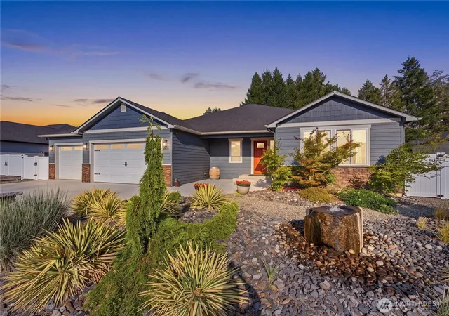 Photo 1 of Single family home for sale at 625 S Perry Ave, East Wenatchee, WA 98802 | MLS# NWM2574167 | Listing updated on 2026-09-27
