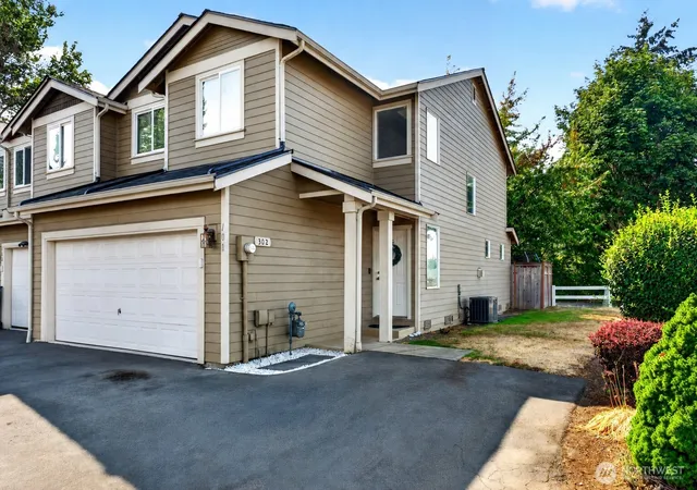 Townhouse for sale at 302 29Th St Se #101, Auburn, WA 98002 | MLS# NWM2574168