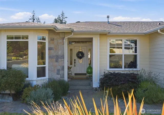 Photo 4 of Single family home for sale at 6086 Kingfisher Ct, Bremerton, WA 98312 | MLS# NWM2574173 | Listing updated on 2026-09-23