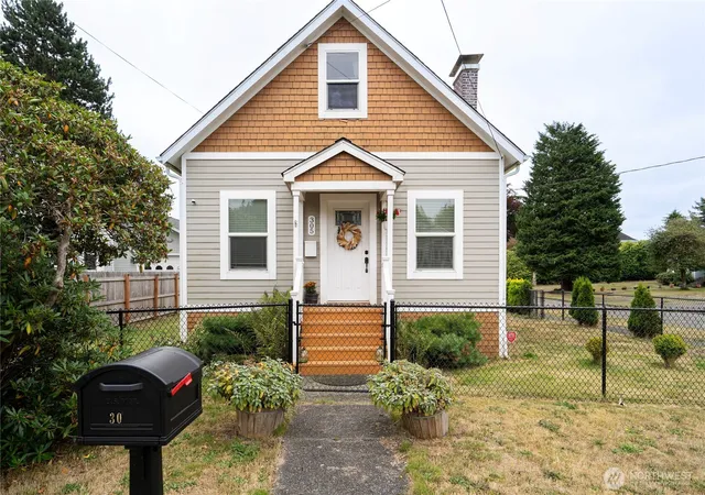 Photo 1 of Single family home for sale at 305 W 6th St, Aberdeen, WA 98520 | MLS# NWM2574180 | Listing updated on 2026-09-25