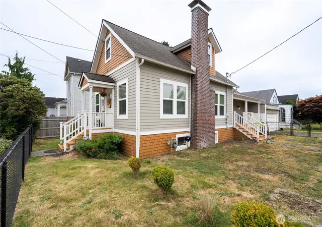 Photo 2 of Single family home for sale at 305 W 6th St, Aberdeen, WA 98520 | MLS# NWM2574180 | Listing updated on 2026-09-25