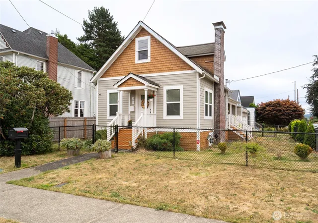 Photo 3 of Single family home for sale at 305 W 6th St, Aberdeen, WA 98520 | MLS# NWM2574180 | Listing updated on 2026-09-25