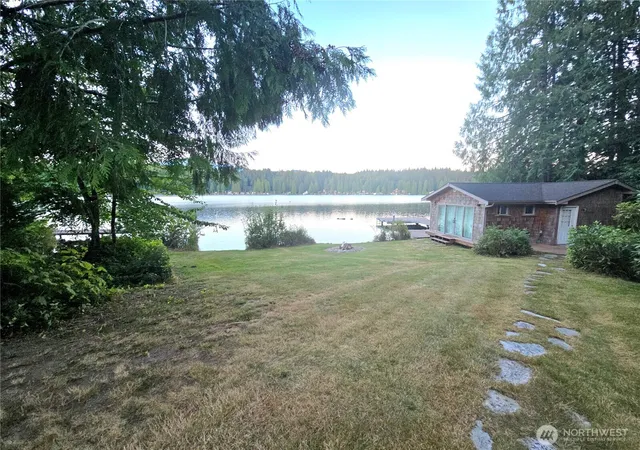 Photo 2 of Sale Pending at 425 W Shore Loop Rd, Snohomish, WA 98290 | MLS# NWM2574185 | Listing updated on 2026-09-25