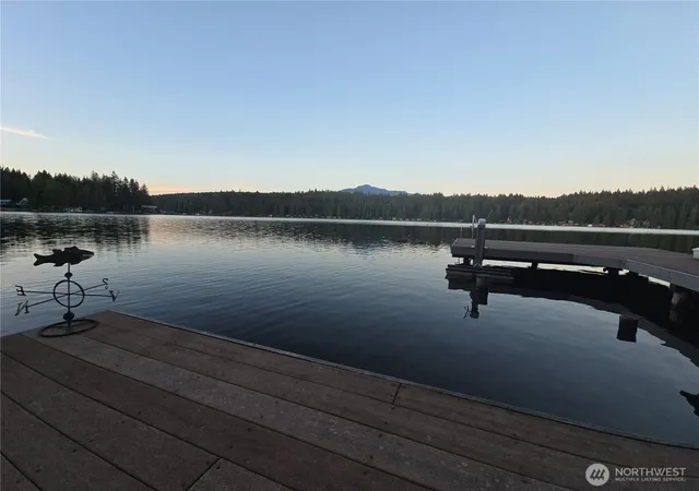 Photo 3 of Sale Pending at 425 W Shore Loop Rd, Snohomish, WA 98290 | MLS# NWM2574185 | Listing updated on 2026-09-25