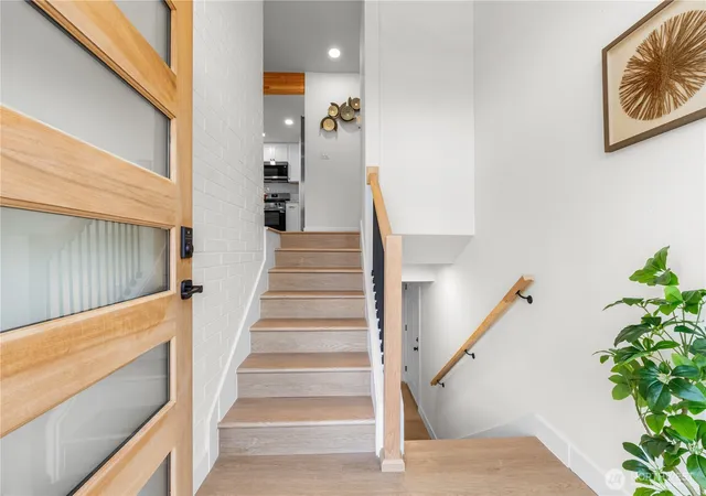 Photo 4 of Sale Pending at 529 S 302Nd St, Federal Way, WA 98003 | MLS# NWM2574187 | Listing updated on 2026-09-18