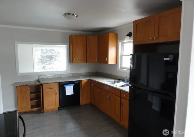 Photo 3 of Sale Pending at 411 7th St Se, Auburn, WA 98002 | MLS# NWM2574188 | Listing updated on 2026-10-01
