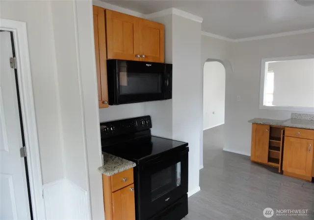 Photo 3 of Sale Pending at 411 7Th St Se, Auburn, WA 98002 | MLS# NWM2574188 | Listing updated on 2026-10-01