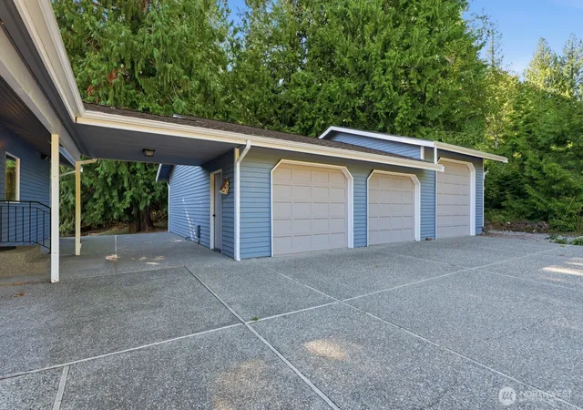 Photo 4 of Single family home for sale at 10020 178Th Ave Se, Renton, WA 98059 | MLS# NWM2574219 | Listing updated on 2026-09-25