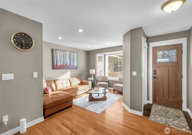 Photo 2 of Sale Pending at 1740 211th Wy Ne, Sammamish, WA 98074 | MLS# NWM2574237 | Listing updated on 2026-09-24