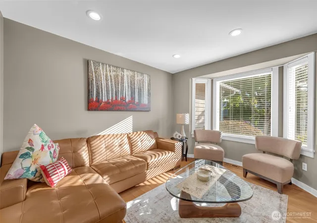 Photo 3 of Sale Pending at 1740 211th Wy Ne, Sammamish, WA 98074 | MLS# NWM2574237 | Listing updated on 2026-09-24