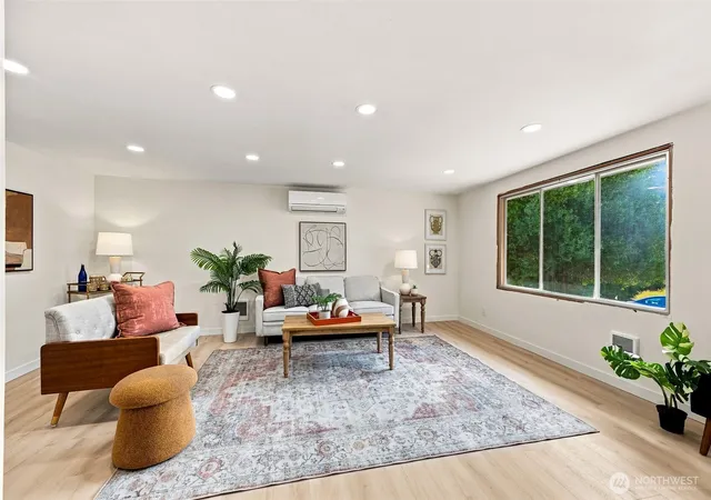 Photo 3 of Single family home for sale at 2538 Ne 107Th St, Seattle, WA 98125 | MLS# NWM2574252 | Listing updated on 2026-09-30
