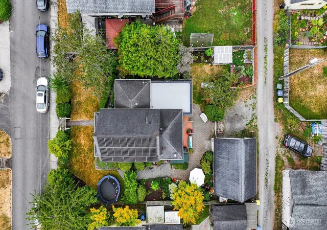 Photo 2 of Sale Pending at 2318 Keesling St, Bellingham, WA 98225 | MLS# NWM2574261 | Listing updated on 2026-10-01