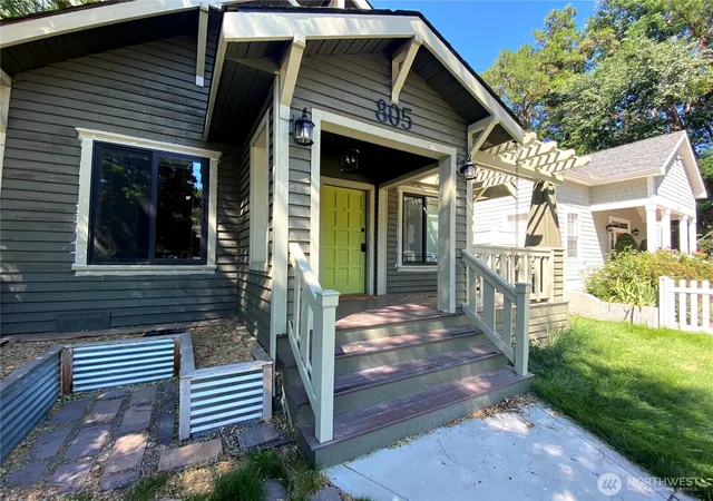 Photo 1 of Single family home for sale at 805 E 4th Ave, Ellensburg, WA 98926 | MLS# NWM2574273 | Listing updated on 2026-09-25
