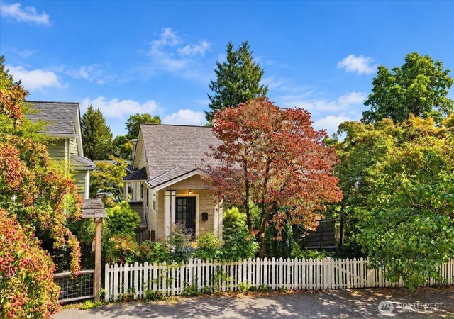 Photo 3 of Single family home for sale at 1828 NE Ravenna Blvd, Seattle, WA 98105 | MLS# NWM2574288 | Listing updated on 2026-10-08