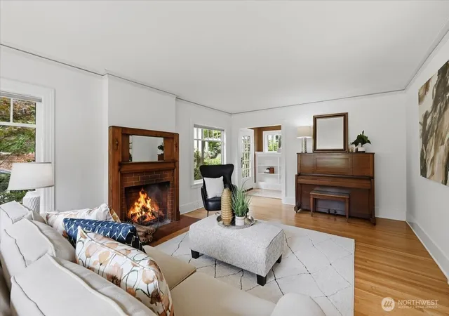 Photo 1 of Single family home for sale at 1828 Ne Ravenna Blvd, Seattle, WA 98105 | MLS# NWM2574288 | Listing updated on 2026-10-08