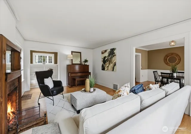 Photo 3 of Single family home for sale at 1828 Ne Ravenna Blvd, Seattle, WA 98105 | MLS# NWM2574288 | Listing updated on 2026-10-08