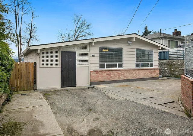 Photo 2 of Single family home for sale at 7226 33rd Ave S, Seattle, WA 98118 | MLS# NWM2574294 | Listing updated on 2026-09-30