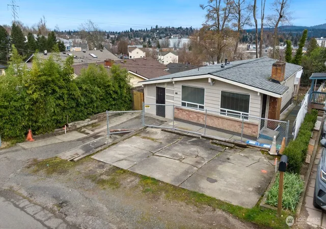 Photo 3 of Single family home for sale at 7226 33rd Ave S, Seattle, WA 98118 | MLS# NWM2574294 | Listing updated on 2026-09-30