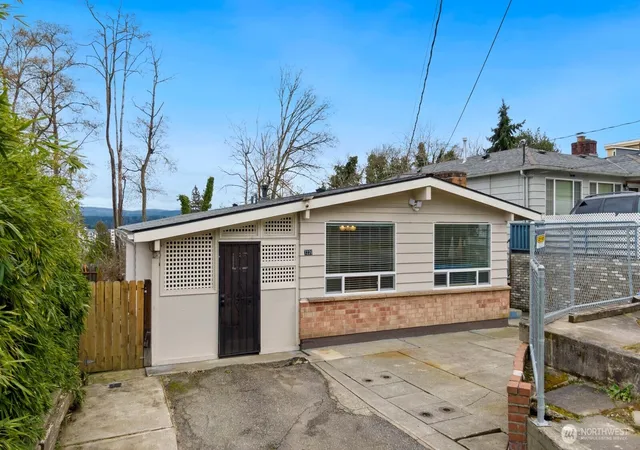 Photo 3 of Single family home for sale at 7226 33Rd Ave S, Seattle, WA 98118 | MLS# NWM2574294 | Listing updated on 2026-09-30