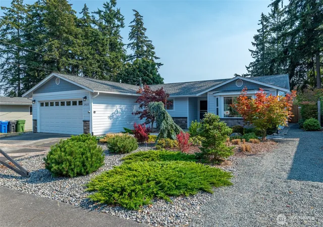 Photo 1 of Single family home for sale at 1925 Ne 8th Ave, Oak Harbor, WA 98277 | MLS# NWM2574302 | Listing updated on 2026-09-24