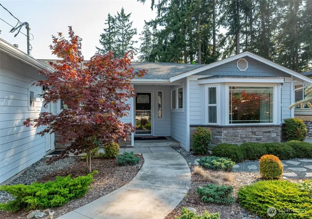 Photo 3 of Single family home for sale at 1925 Ne 8th Ave, Oak Harbor, WA 98277 | MLS# NWM2574302 | Listing updated on 2026-09-24