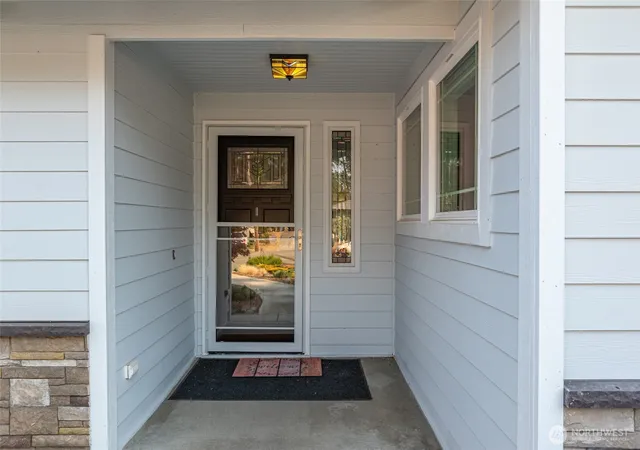 Photo 4 of Single family home for sale at 1925 Ne 8Th Ave, Oak Harbor, WA 98277 | MLS# NWM2574302 | Listing updated on 2026-09-24