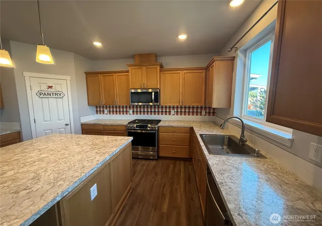 Photo 4 of Single family home for sale at 479 Sw Sportsmen, Ocean Shores, WA 98569 | MLS# NWM2574307 | Listing updated on 2026-09-25