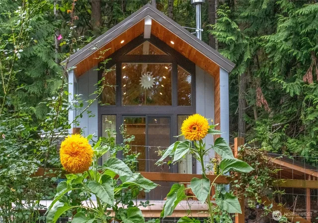 Photo 3 of Single family home for sale at 322 View Hvn Rd, Eastsound, WA 98245 | MLS# NWM2574329 | Listing updated on 2026-09-25