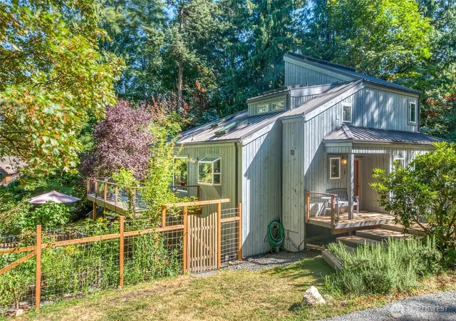Photo 3 of Single family home for sale at 322 View Hvn Rd, Eastsound, WA 98245 | MLS# NWM2574329 | Listing updated on 2026-09-25