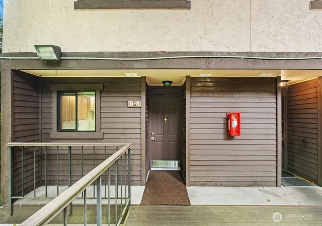 Photo 3 of Sale Pending at 136 Summit Ave N #B8, Kent, WA 98030 | MLS# NWM2574333 | Listing updated on 2026-09-25