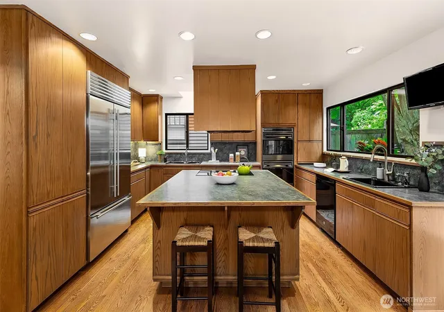 Photo 4 of Sale Pending at 1259 23Rd Ave E, Seattle, WA 98112 | MLS# NWM2574337 | Listing updated on 2026-09-30