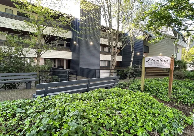 Condo for sale at 3055 80Th Ave Se #107, Mercer Island, WA 98040 | MLS# NWM2574338