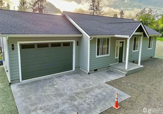 Photo 1 of Single family home for sale at 1122 Tecumseh St, Aberdeen, WA 98520 | MLS# NWM2574341 | Listing updated on 2026-10-01