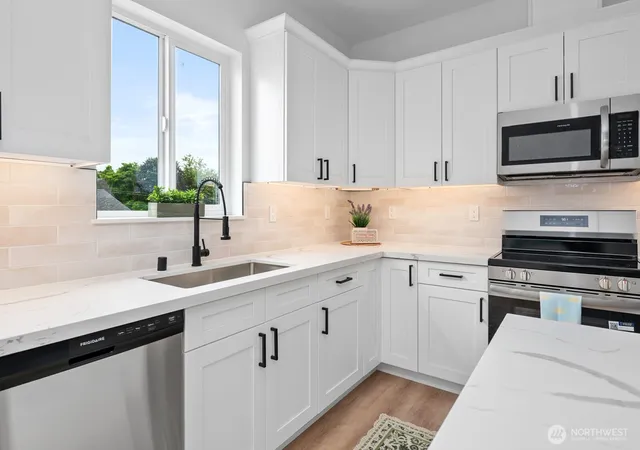Photo 4 of Single family home for sale at 1122 Tecumseh St, Aberdeen, WA 98520 | MLS# NWM2574341 | Listing updated on 2026-10-01