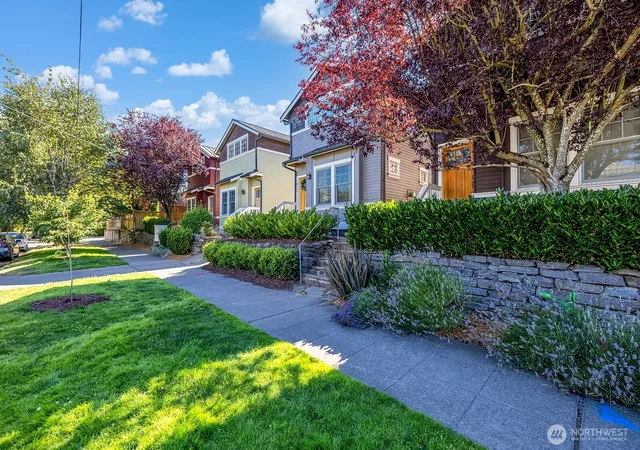 Photo 1 of Single family home for sale at 1613 21st Avenue #B, Seattle, WA 98122 | MLS# NWM2574355 | Listing updated on 2026-09-28