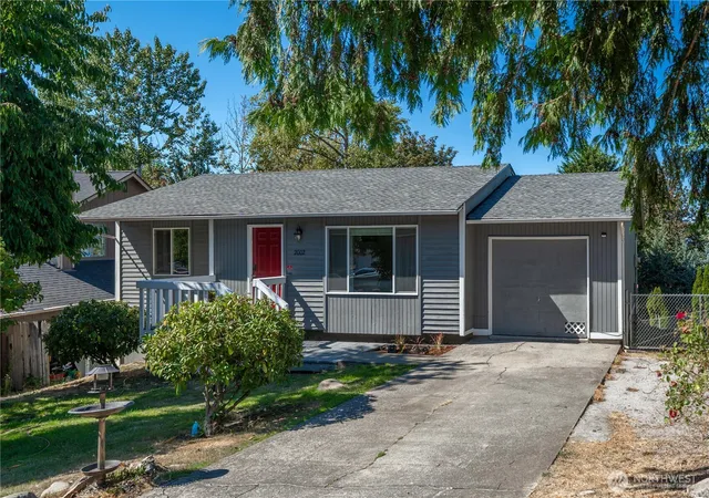 Photo 2 of Single family home for sale at 2002 S 280th Pl, Federal Way, WA 98003 | MLS# NWM2574358 | Listing updated on 2026-09-24