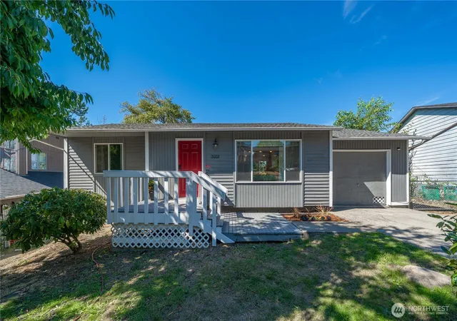 Single family home for sale at 2002 S 280Th Pl, Federal Way, WA 98003 | MLS# NWM2574358