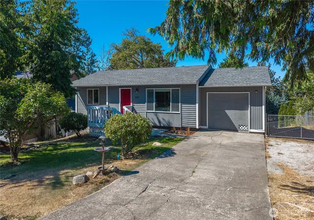 Photo 3 of Single family home for sale at 2002 S 280th Pl, Federal Way, WA 98003 | MLS# NWM2574358 | Listing updated on 2026-09-24