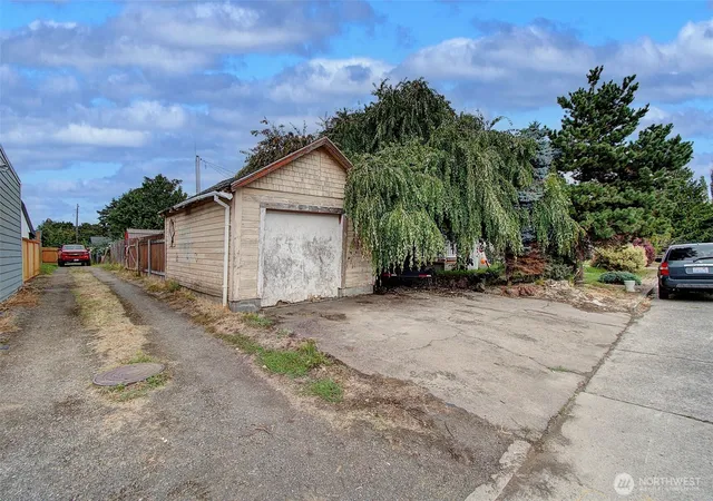 Photo 3 of Single family home for sale at 507 Alder St, Kelso, WA 98626 | MLS# NWM2574366 | Listing updated on 2026-09-18