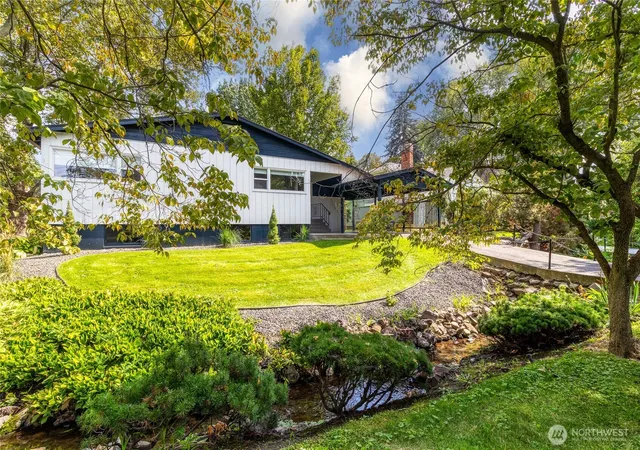 Photo 3 of Single family home for sale at 924 Bonnie Brae St, Walla Walla, WA 99362 | MLS# NWM2574369 | Listing updated on 2026-09-22