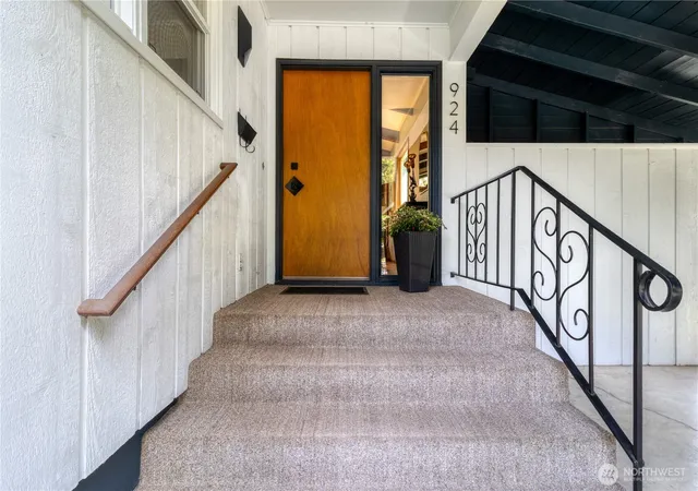 Photo 3 of Single family home for sale at 924 Bonnie Brae St, Walla Walla, WA 99362 | MLS# NWM2574369 | Listing updated on 2026-09-22